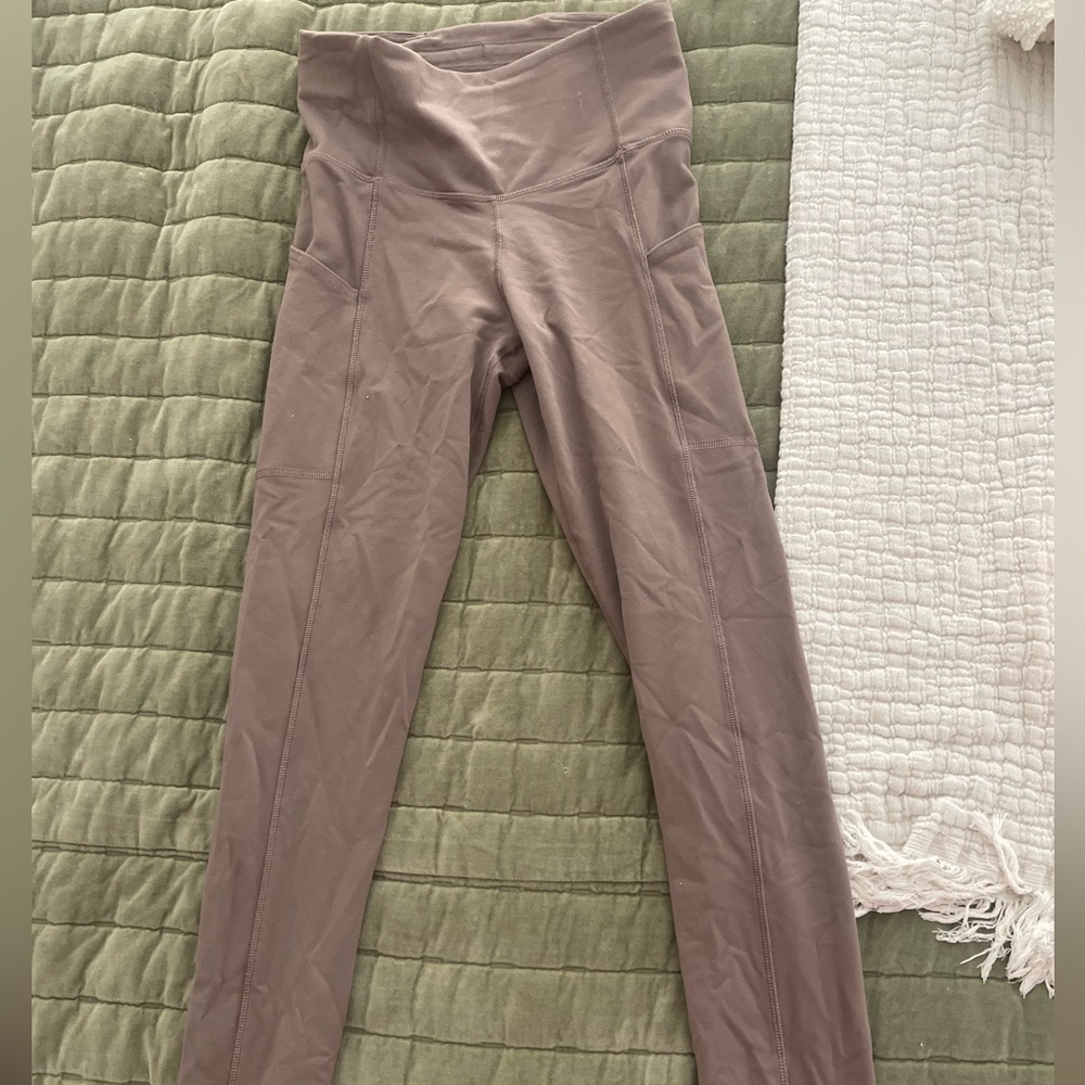 Aritzia TNA cropped leggings